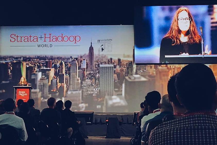 A surpresa positiva do dia na #StrataHadoop – 4 super mulheres como Keynote Speakers! #WomenInTech #HekimaInNY