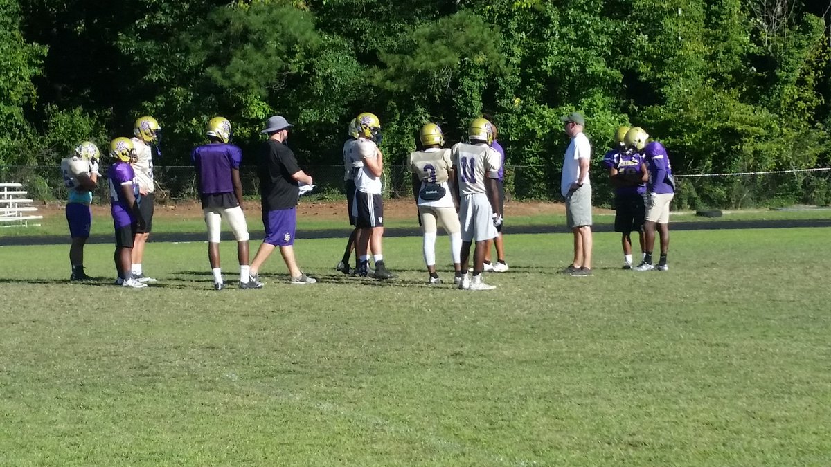 Our #High5Sports Team of the Week <a href="/LHSVikings_FB/">Lakeside Football</a> is a win away from their best season in over a decade. They have 5 more to play.