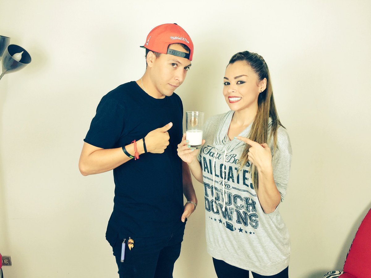 gabyramiirezz's tweet photo. Hoy es miércoles de #blogGabyRamirez 😜👏🏻 9:00pm https://t.co/u2m3Gsq3Yc invitado especial @_snuppy08 https://t.co/66SGwBoU77
