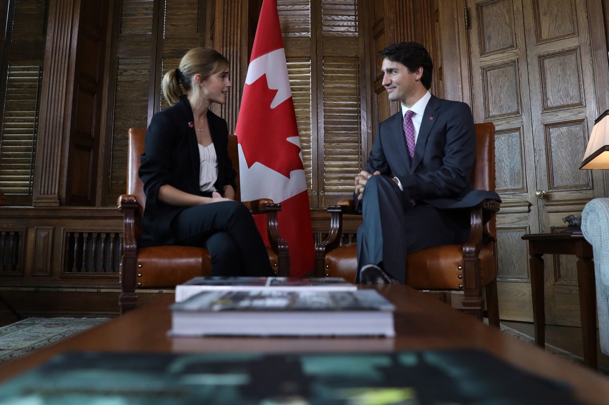 PMcanadien's tweet photo. Le PM Trudeau discute d’égalité des genres avec @EmWatson, ambassadrice de bonne volonté de @UN_Women. #luipourelle #OYWOttawa https://t.co/1My8P1koU6