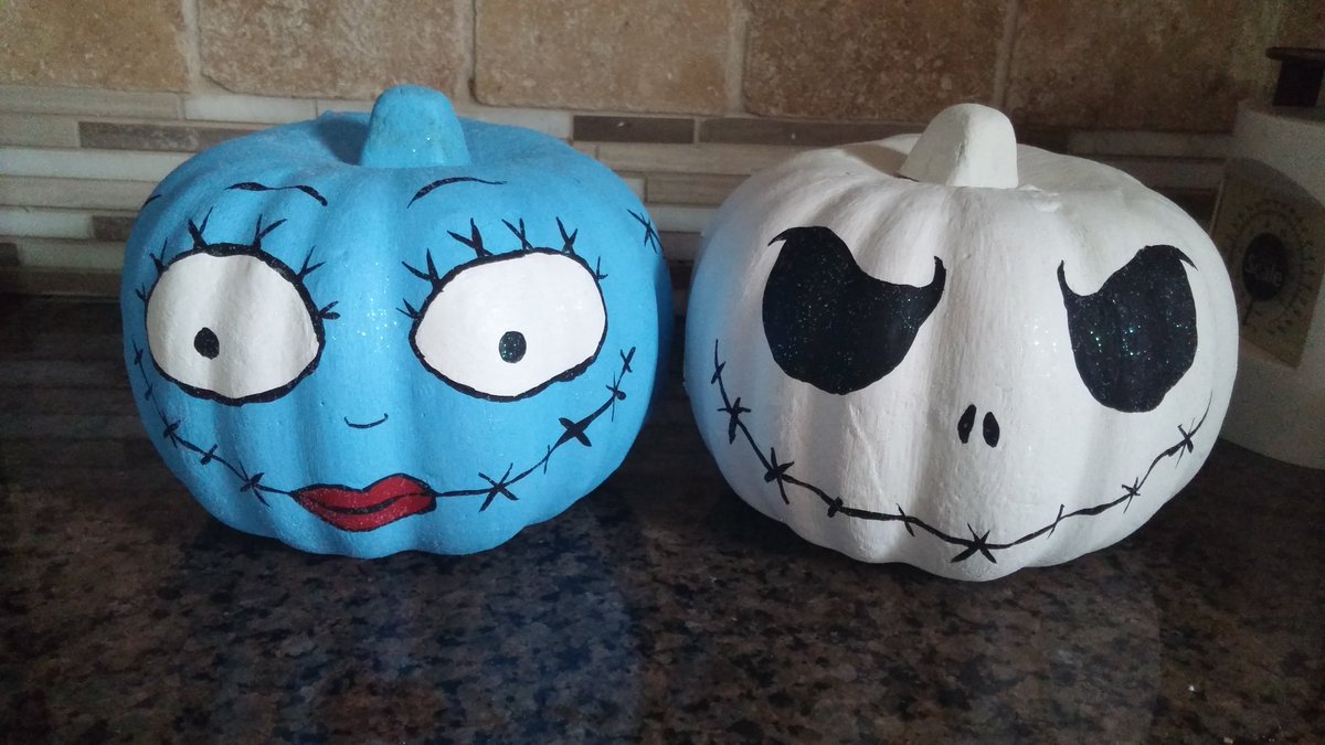 Art_PhotosByNic's tweet photo. #jackandsally #pumpkins 
See more #NightmareBeforeChristmas inspired art on https://t.co/Q8g9wX5bul 🎃💙 https://t.co/EfrwiNN059