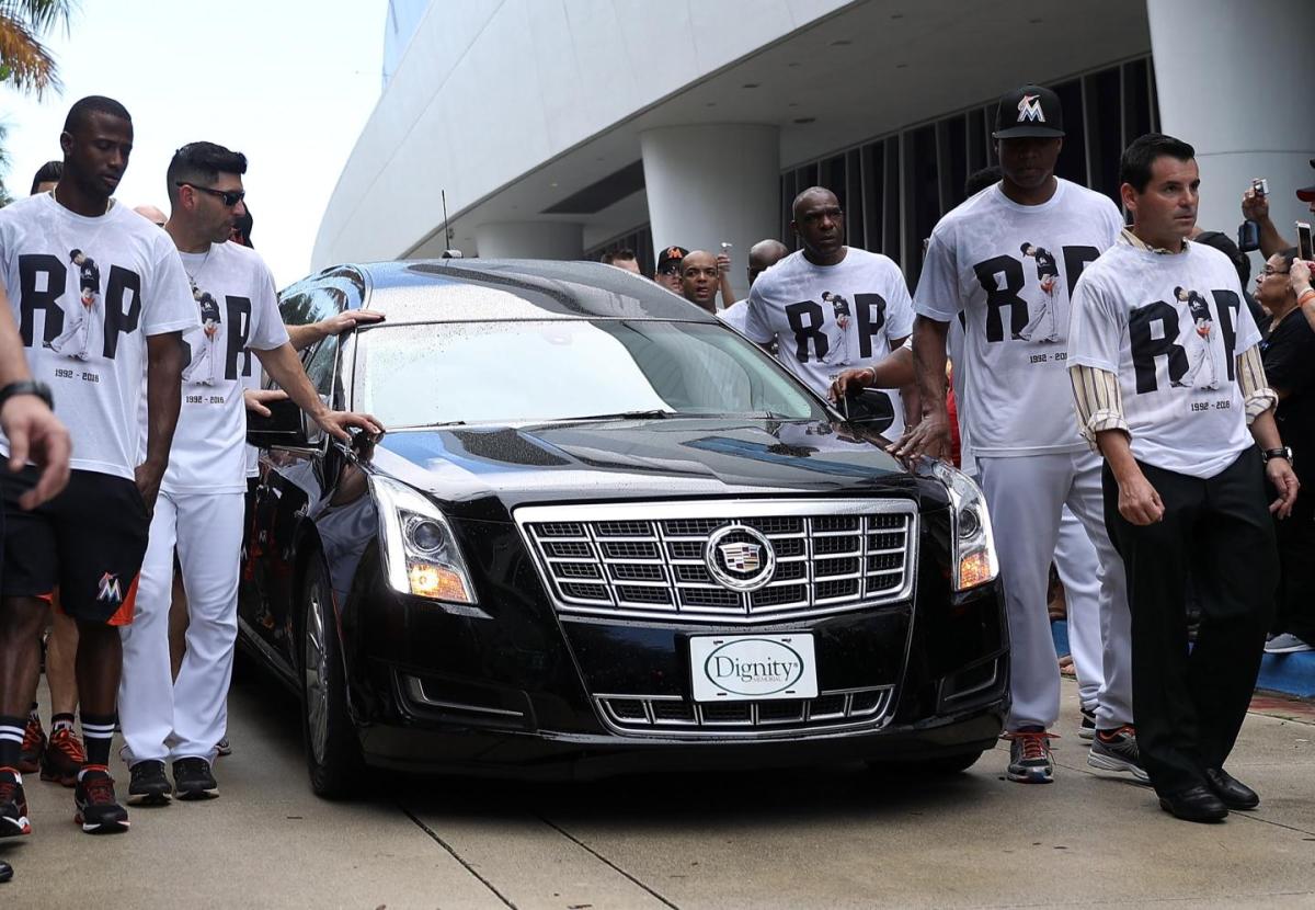 @Marlins escort hearse carrying Jose Fernandez in somber memorial