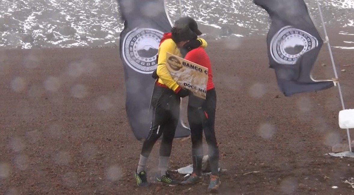 Micha y <a href="/EgoZoz/">Egoitz Zozaia</a>, ganadores de Objetivo Chimborazo. #ChimborazoFinal #Chimborazo11 👏👏👏 🎉🎉🎉