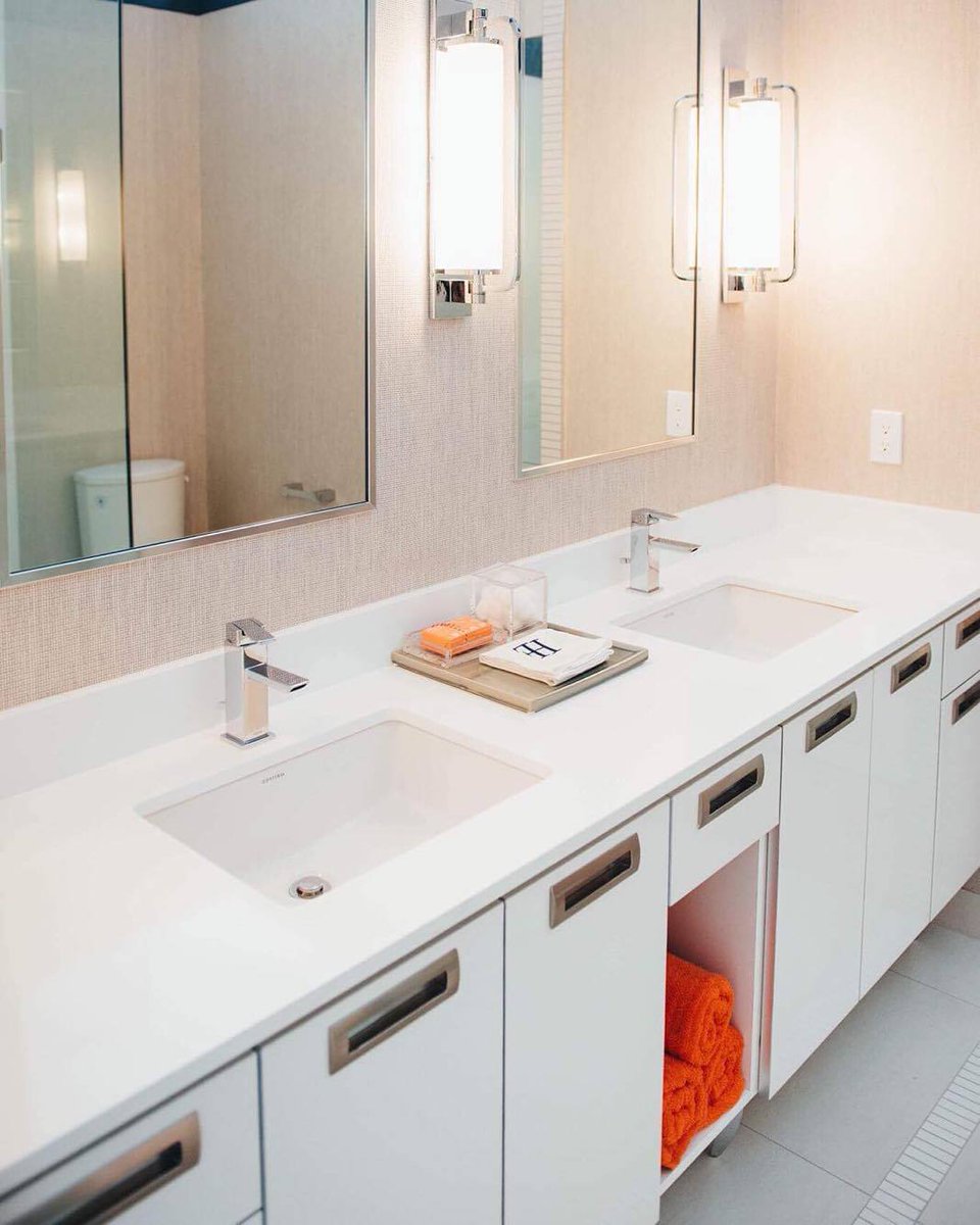 FridayLiving's tweet image. Peak inside the #modelsuite. See how a feature colour can customize this room. We chose orange, what colour will you choose?