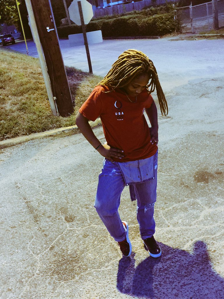 theyBallmeSykes's tweet photo. It's just my fashion y'all tripping on.π
#blattnation #BamaSt https://t.co/OtVS0gGBGG