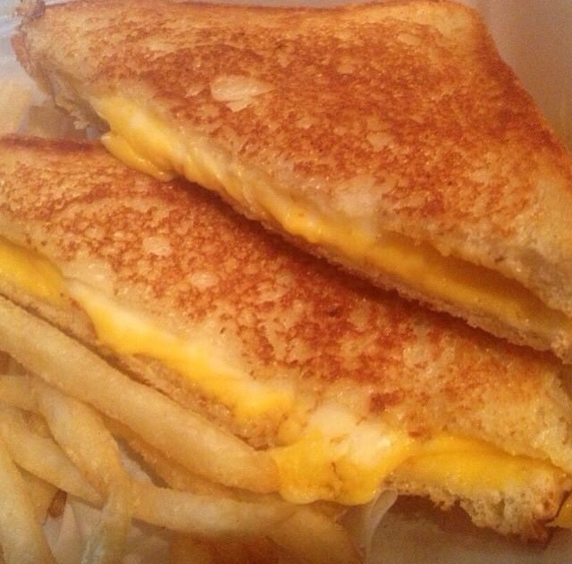 cheesezillaway's tweet photo. #CheeseZilla in the park with #FoodTruckInvasion #CarlinPark https://t.co/voGIGz26tR