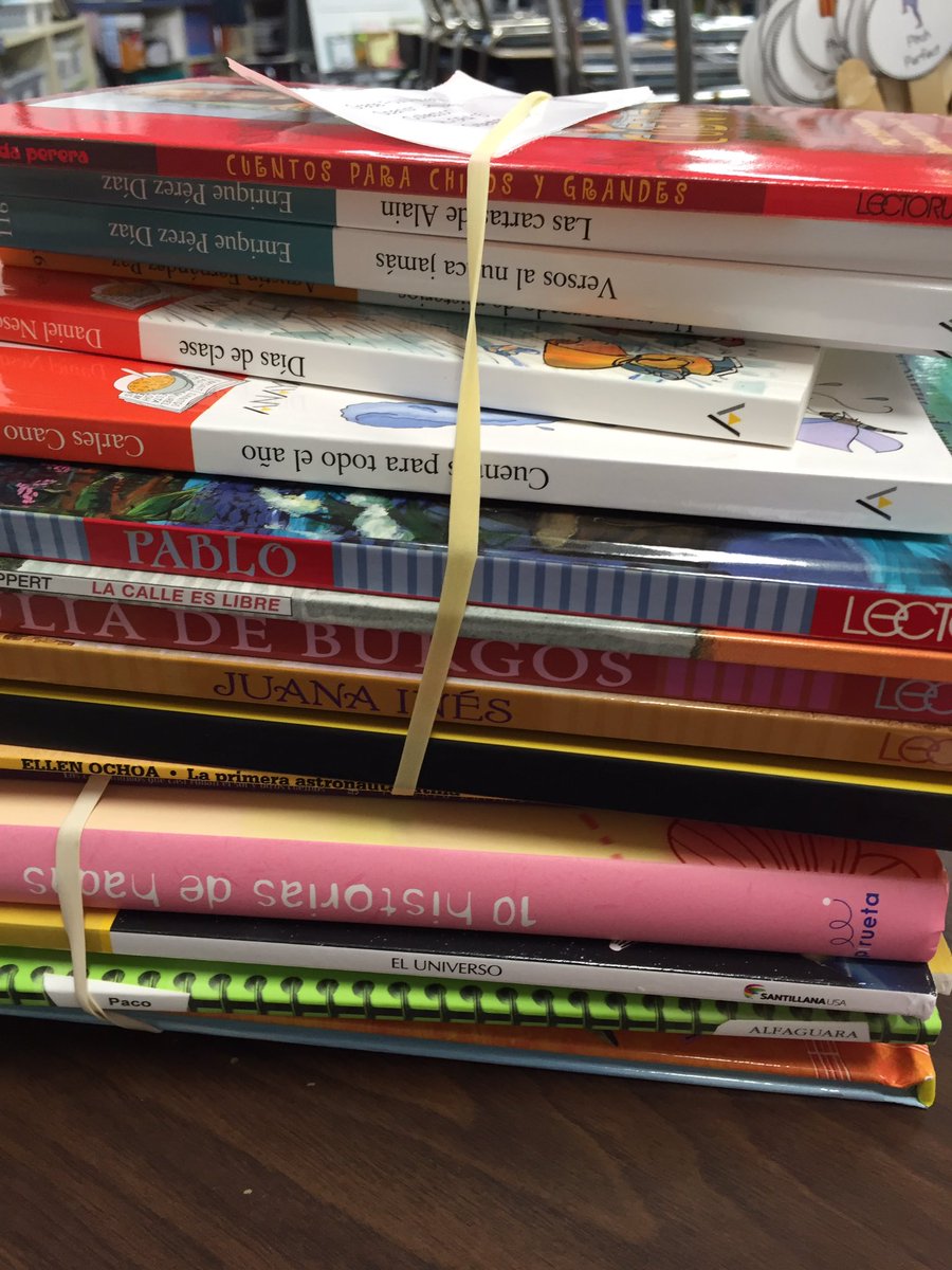 PapeoA's tweet photo. Thanks for the great books!! @AndreaLcohn @D59JohnJay ❤️ https://t.co/bCRjQwAnSz