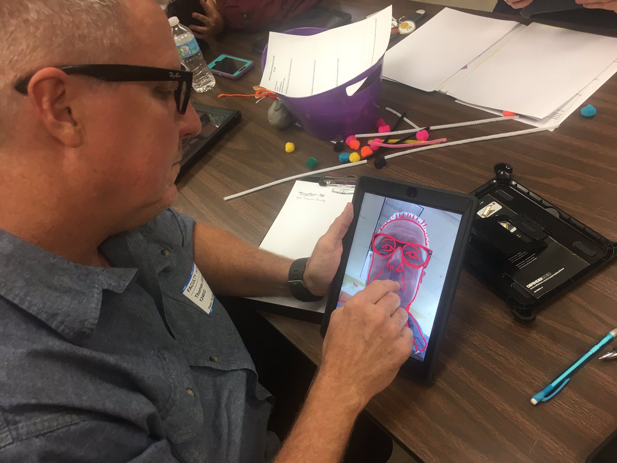 Cass_Stewart's tweet photo. Creating portrait avatars with #DoodleBuddy! 👍🏼 #VCSArt #VCSApple #ipaded #arted https://t.co/WBawyZJJHi
