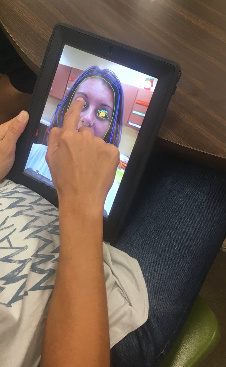 Cass_Stewart's tweet photo. Creating portrait avatars with #DoodleBuddy! 👍🏼 #VCSArt #VCSApple #ipaded #arted https://t.co/WBawyZJJHi
