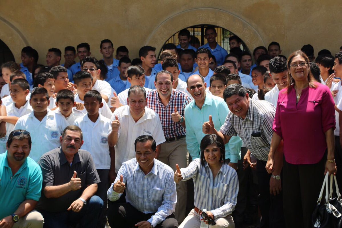 da1dab's tweet photo. En firma de convenio con los centros de la red CADERH. Más preparación mejores oportunidades para nuestros jóvenes. https://t.co/P0oFWzcDZt