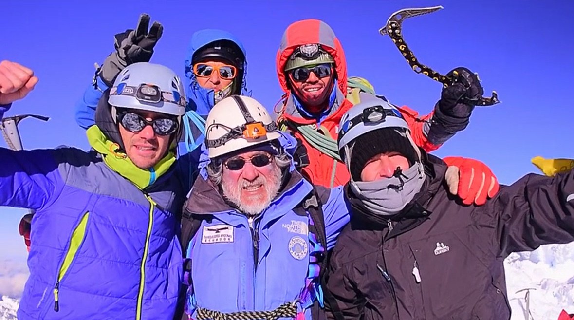 ¡¡¡Objetivo conseguido!!! Micha y <a href="/EgoZoz/">Egoitz Zozaia</a> llegan a la cima del Chimborazo. 👏👏👏 #ChimborazoFinal #Chimborazo11