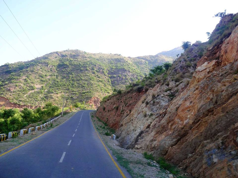 BeerHaripur's tweet photo. `#GoZEST16
This is the road that leads straight to valleys of #Tanawal, #Chappar Road #Haripur Pakistan!
#BeautifulPakistan
#RediscoveringKP https://t.co/Nr2uHHG2Cd