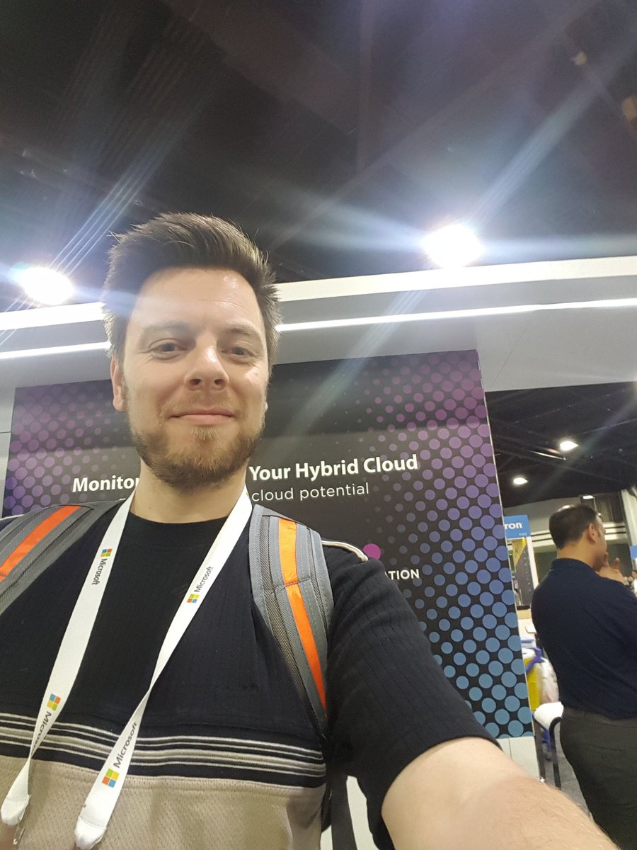 Geislinn's tweet photo. @cloudyn_buzz #MSIgnite #cloudynVR https://t.co/tRM5N1jYX9
