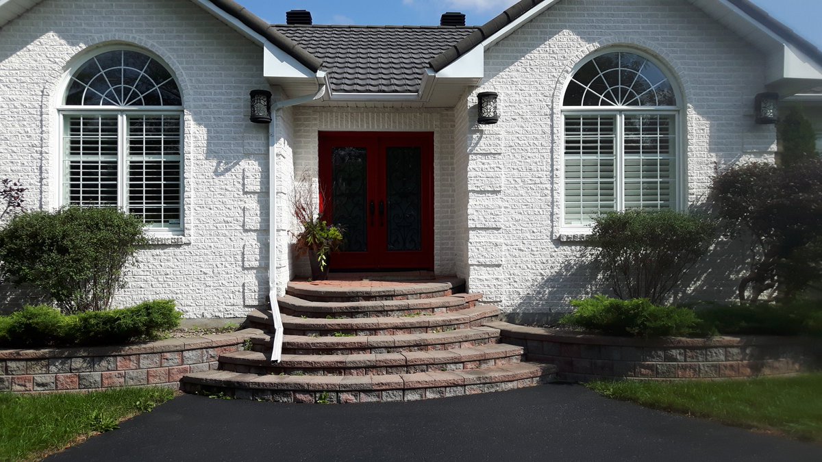 smartrockrob's tweet photo. "Elegant #Entrance!" were the words of our client☺ @techobloc @Permacon. A mix of #eva villagio lafitt caps #landcaping #hardscapelife https://t.co/PxgB6IJkWm