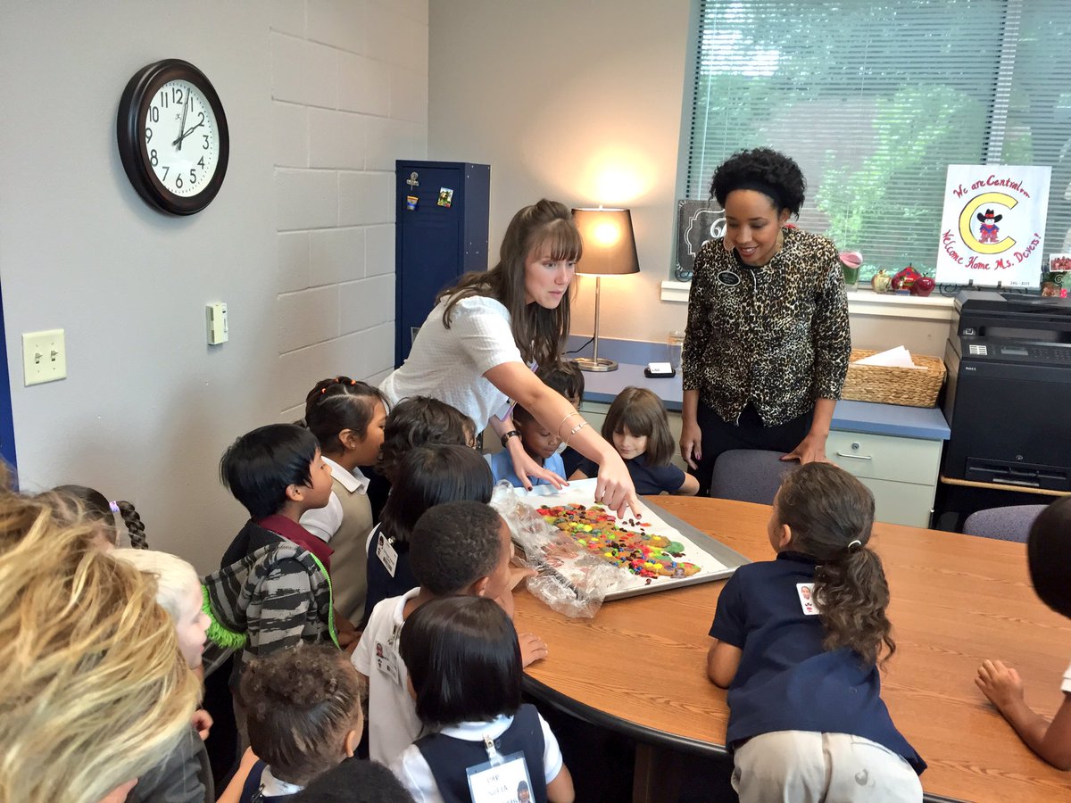 timi_winter's tweet photo. Never know what you'll find in @leadevers office! Today Pre-K class looking for their Ginger Bread Man! #toolatetorun #wearecentral https://t.co/UHSj7hOe8M