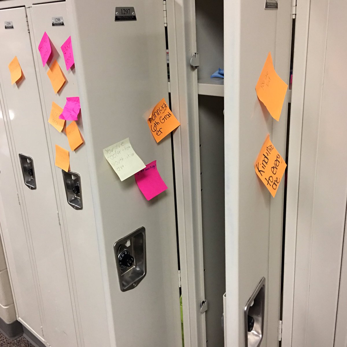 BoxbergerNWMS's tweet photo. Left school today with smiles on our faces! #positivityactivity #stickynotes @NWMS_StudentCo @NobWestMS https://t.co/wgArgqt3O1