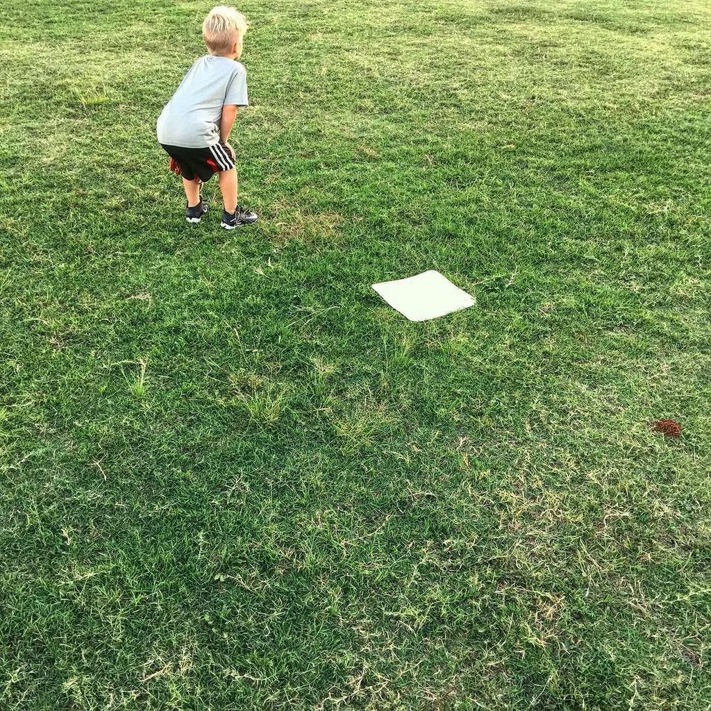 therossharris's tweet photo. Holding down 3rd base tonight during t-ball practice. So proud of this kid and how much fu… https://t.co/J5jqAtlWbD https://t.co/CzeTKHYyAm