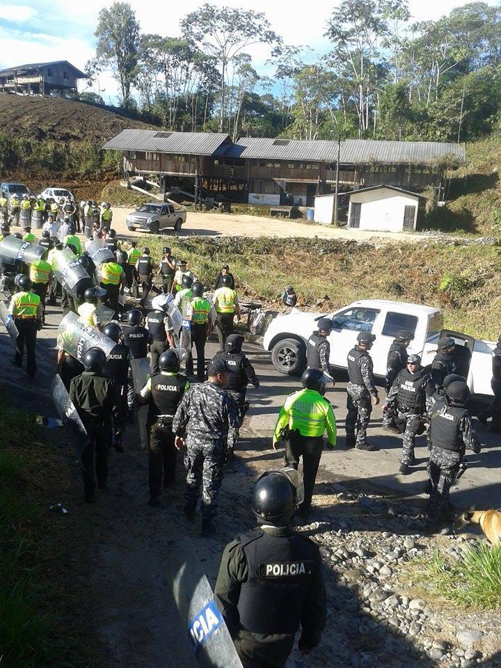 leosacha's tweet photo. .@Conaie URGENT!#ConfeniaeEnPieDeLucha  Indigenous Rights in Ecuadorian Amazon are been violated by Ecuadorian Gob @MashiRafael PresCon10Pm https://t.co/BSXabJL2kO