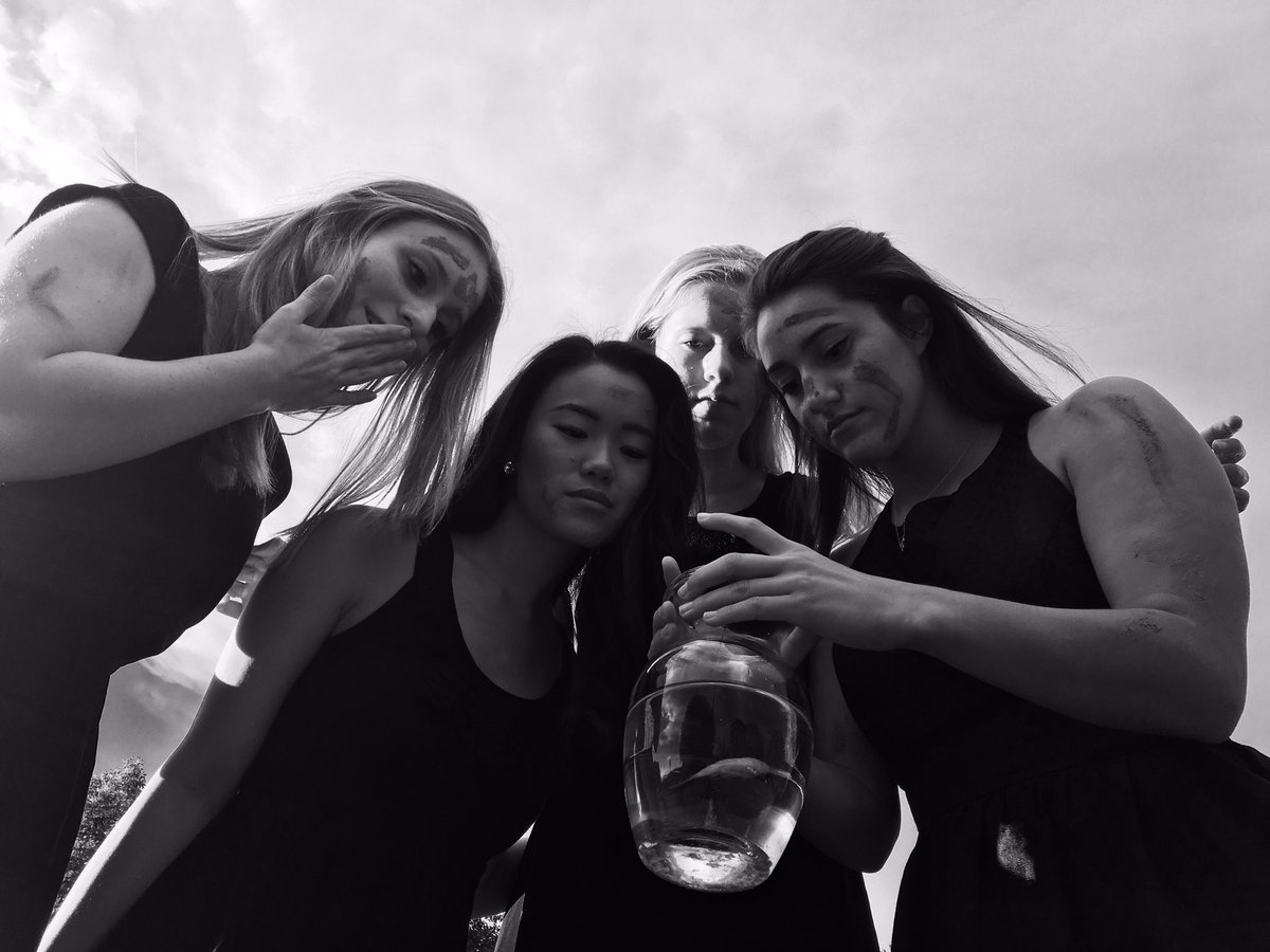 Jas_Michele11's tweet photo. "Two can keep a secret if one of them is dead"
#orgwars2016fishpic #deltapi16 https://t.co/CmikK1AObH