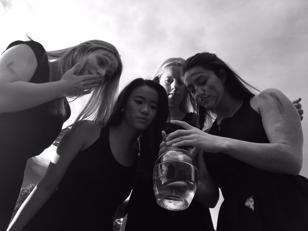 Jas_Michele11's tweet photo. "Two can keep a secret if one of them is dead"
#orgwars2016fishpic #deltapi16 https://t.co/CmikK1AObH
