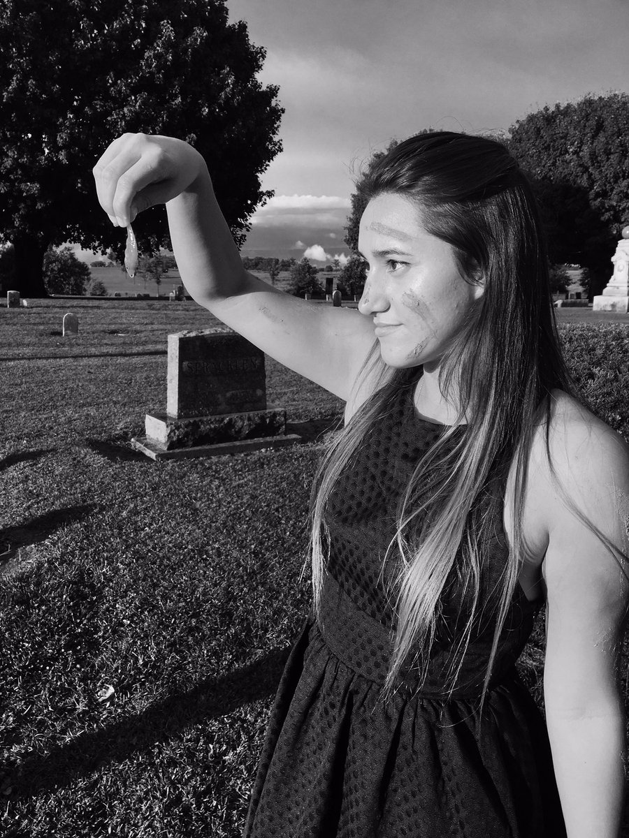 Jas_Michele11's tweet photo. "Two can keep a secret if one of them is dead"
#orgwars2016fishpic #deltapi16 https://t.co/UKyogT4CKq