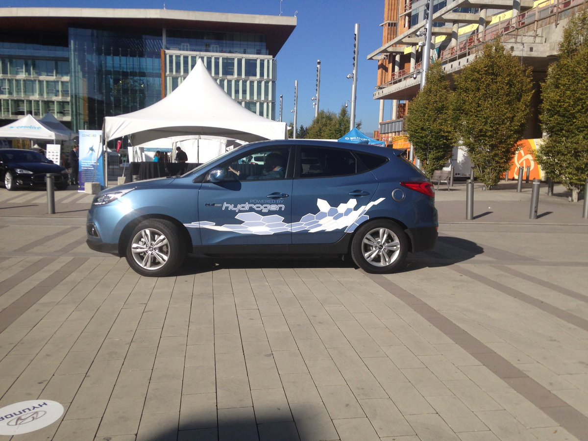 MMGrossman's tweet photo. Finishing off my day with a drive in a hydrogen powered Hyundai. #CleanTechChamp #cascadiaclean @Element8Angels https://t.co/n1iDUUQ2Fq