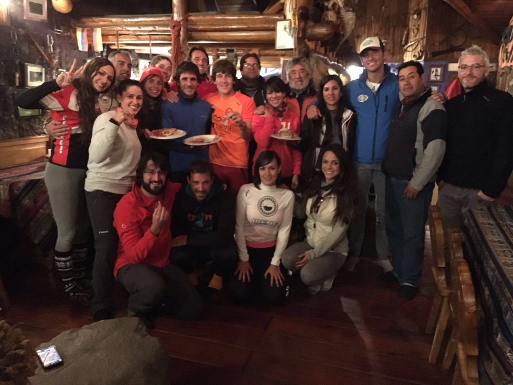 Que mejor manera de celebrar la victoria que con los compañeros y con jamoncito! 😋#ChimborazoFinal #chimborazo11