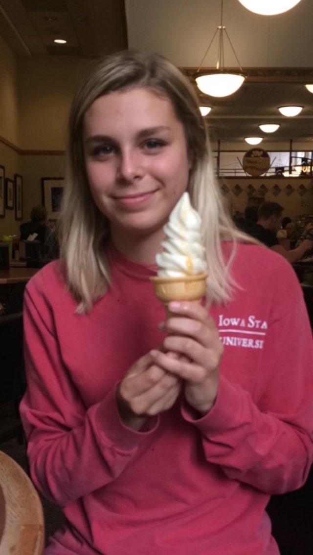 laurenannejones's tweet image. Soft smiles for soft serve #isudining @paige_ringhofer