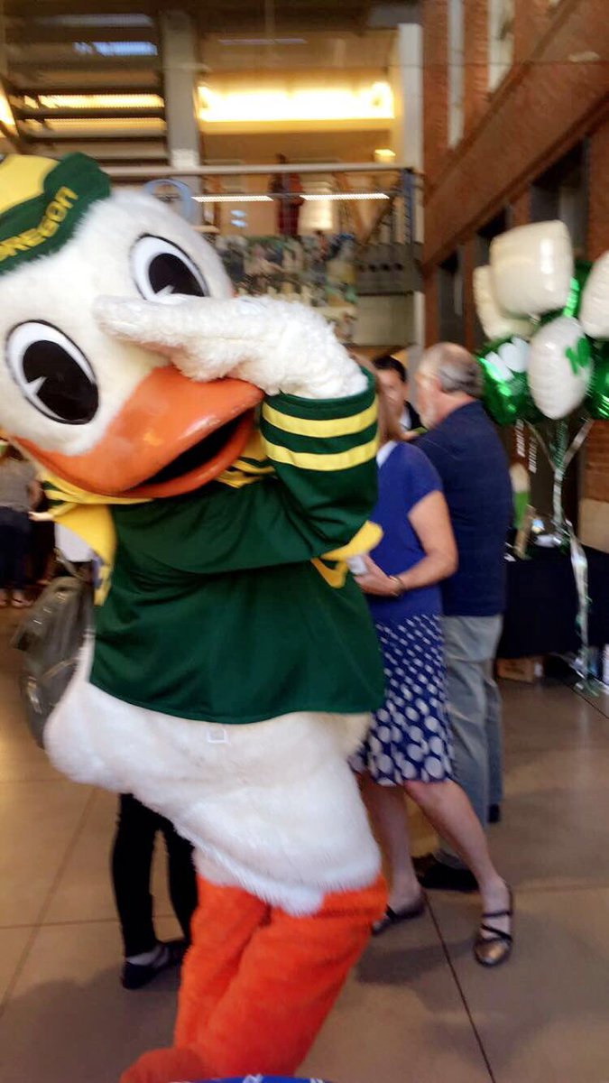 uoDG's tweet photo. Look who's ready for recruitment! ⚓️ #GoDucks #GoDG https://t.co/YRKmW7vZOz