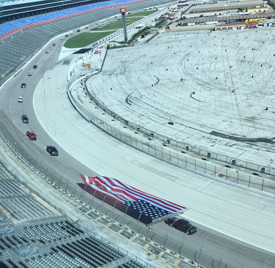 DellenAuto's tweet photo. #Chevy set a @GWR title for the World’s Largest Flag Pulled by a Moving Vehicle with the new 2017 #Silverado HD. https://t.co/JV9TiuBowA