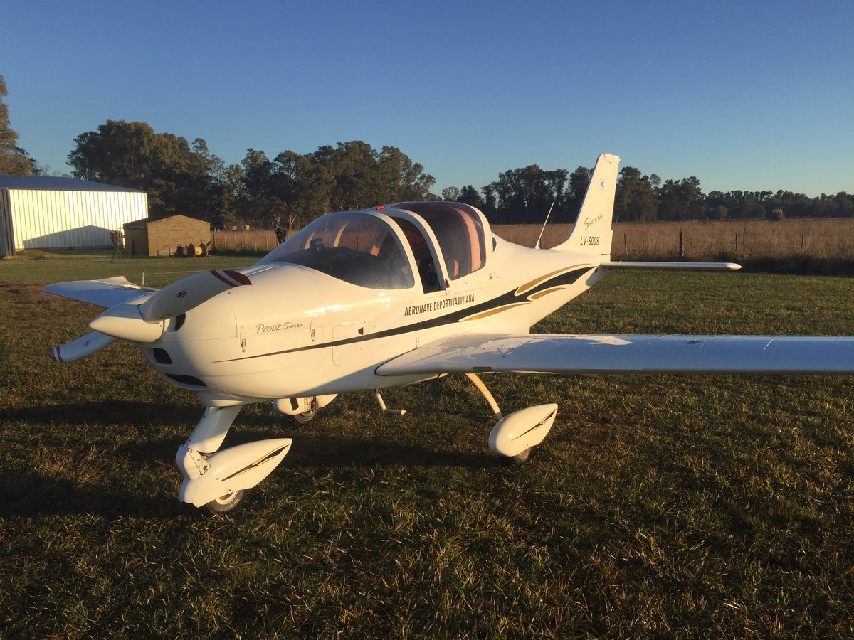 18Canuelas's tweet photo. Contamos con las aeronaves de entrenamiento primario más modernas del mercado: @tecnam P2002 Sierra #Tecnam #P2002S #18canuelas @KikeLippi https://t.co/D3UJYQrCIX