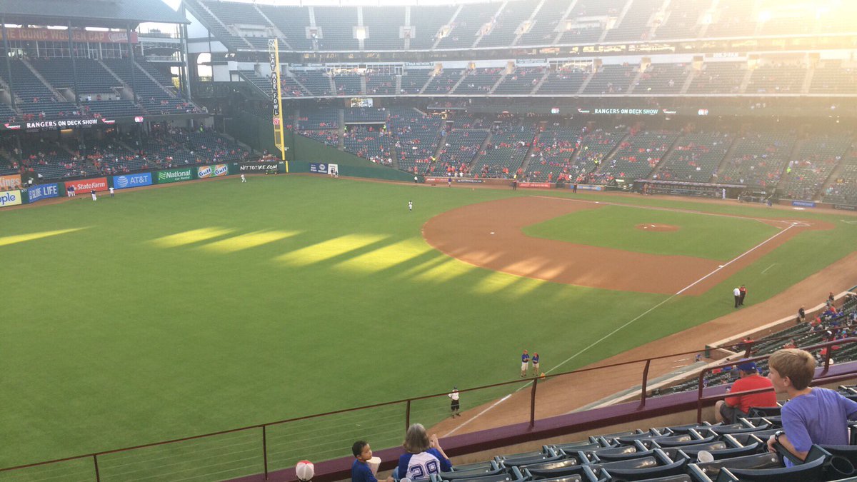 flawless_wreck's tweet photo. Elvis Andrus #rangerscall https://t.co/4eQ8r8pAGi