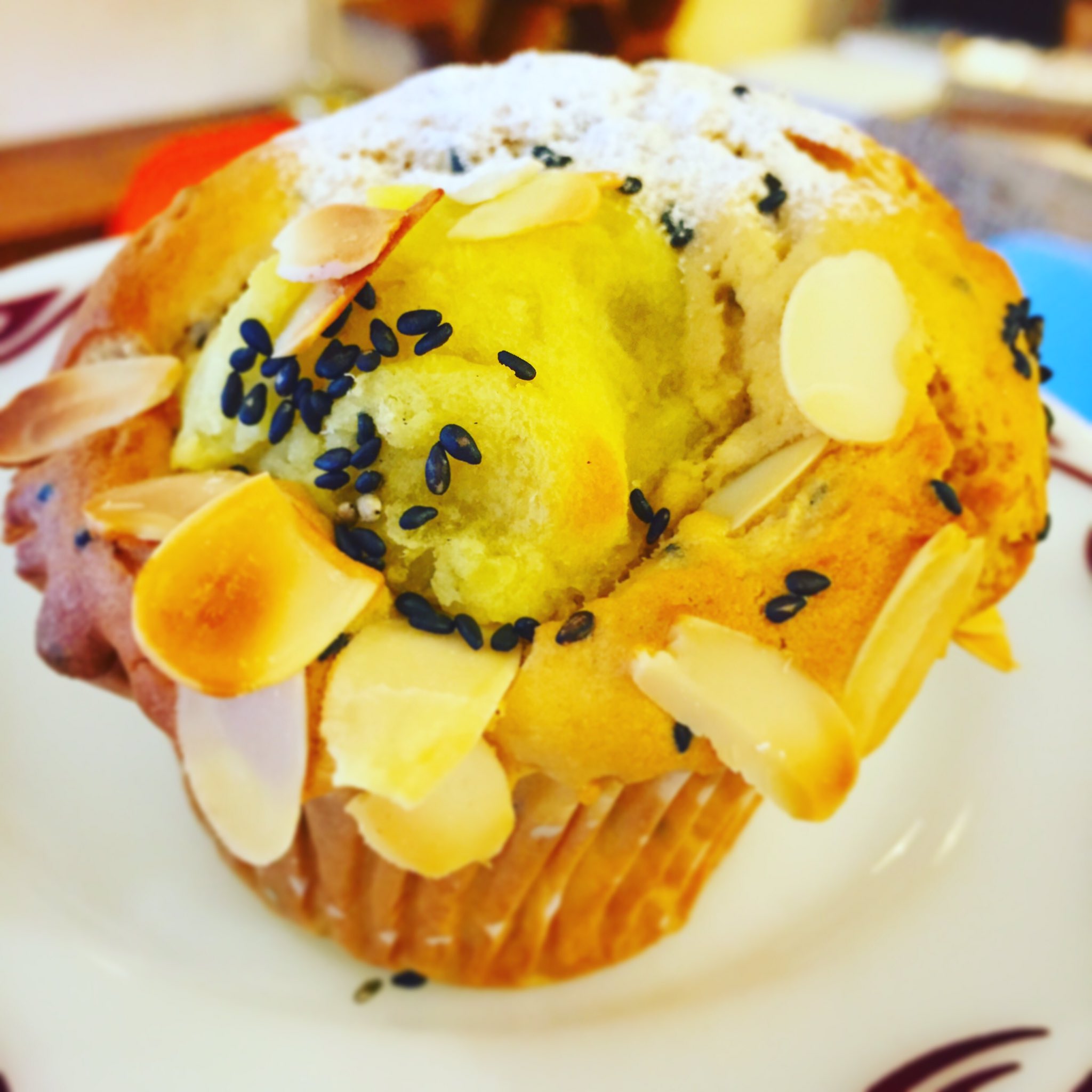 Daily S Muffin 雨の木曜日ですが 今日限定でこちらのマフィン が登場です 黒ごまスウィートポテト 生地に黒ごまを練りこんでたっぷりのスウィートポテトと合わせたちょっぴり和風なマフィンです 本日29日のみとなりますのでお早めにどうぞ Daily S Muffin 雨の木曜日ですが 今日限定でこちらのマフィン が登場です 黒ごまスウィートポテト 生地に黒ごまを練りこんでたっぷりのスウィートポテトと合わせたちょっぴり和風なマフィンです 本日29日のみとなりますのでお早めにどうぞ