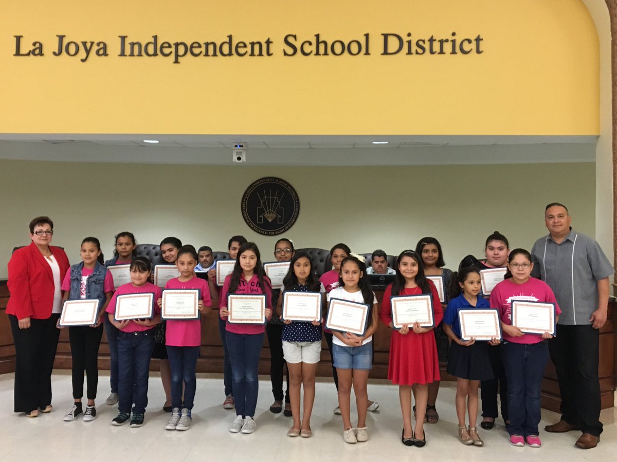 TexasGraduate's tweet image. Thank you @lajoyaisd School Board for recognizing 2016 GEM Camp, focused on improving girl's confidence in math &amp;amp; awareness of #STEM careers