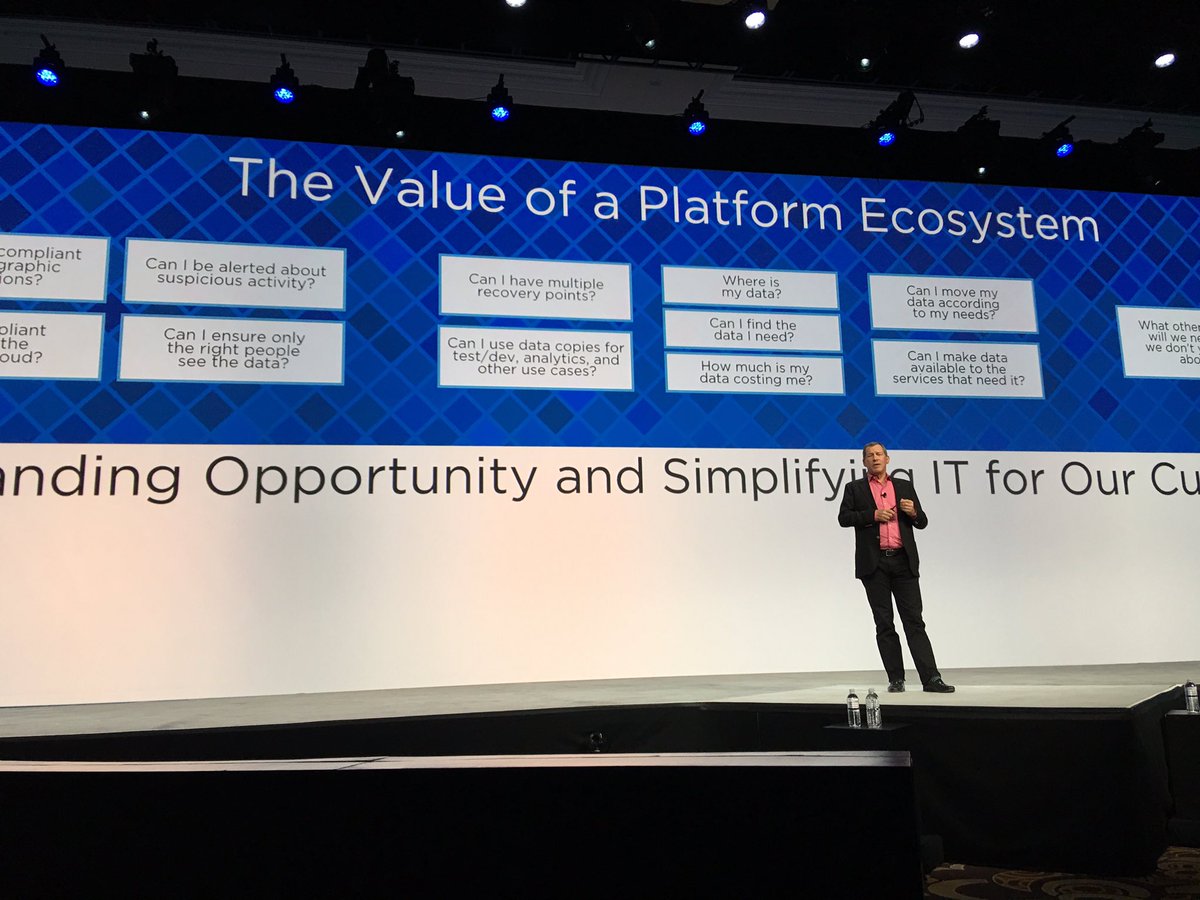AccBalanced's tweet photo. Introducing #DataFabric as a platform @DrMarkBregman #NetAppInsight https://t.co/aBgeLKc8ug