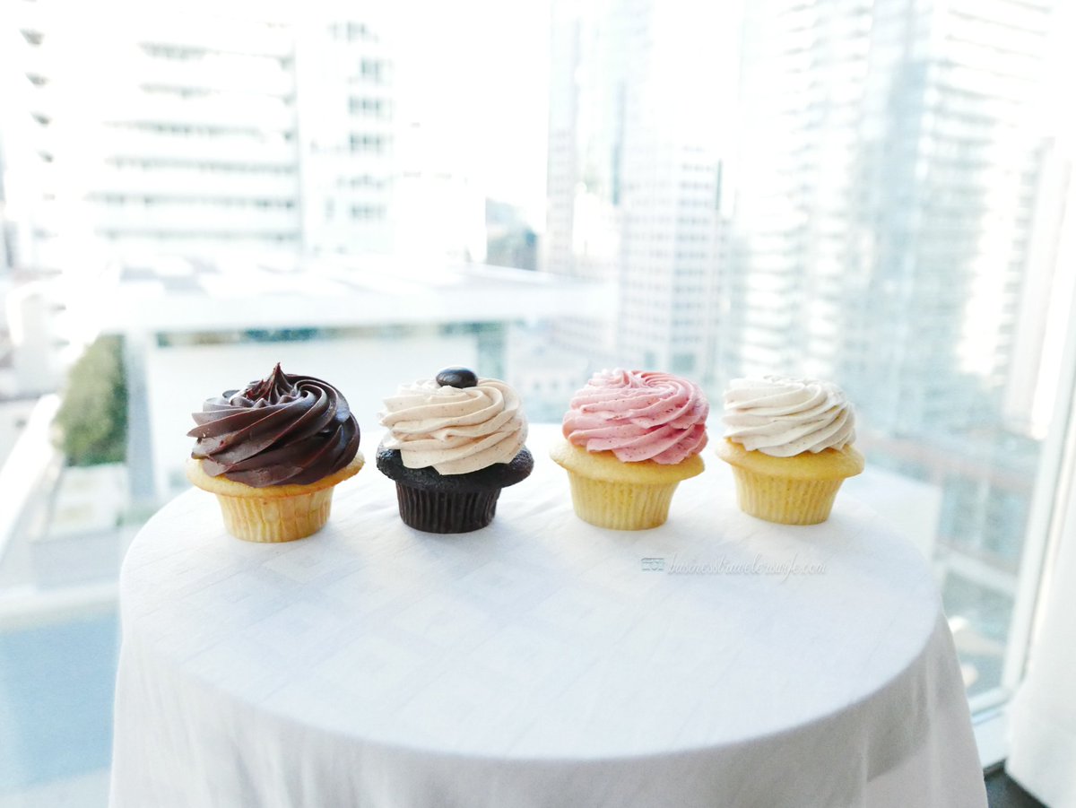 tbtwife's tweet photo. Too pretty to eat but who can resist? π Thanks @ritual_co for these delicious treats! #ritualrewards #myritual #cupcakes https://t.co/TCVHzpL2B1