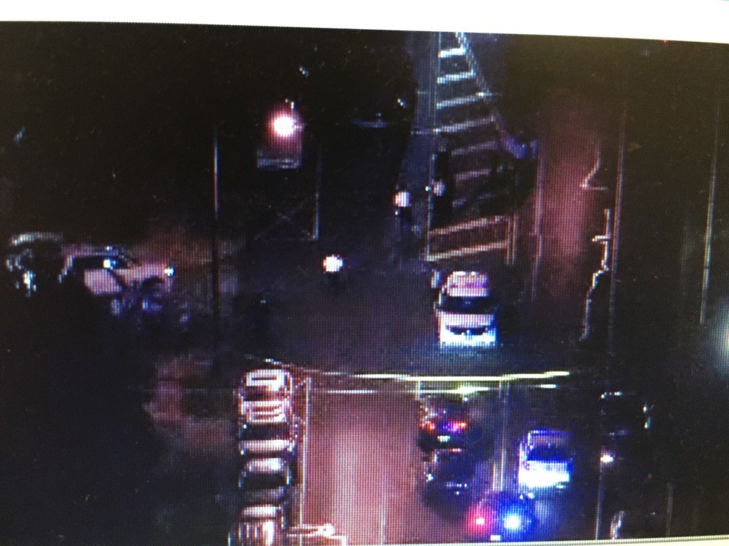 @FOX29philly Breaking News: shooting scene in Cobbs Creek.8 officers open fire on knife&gun wielding suspectfox29