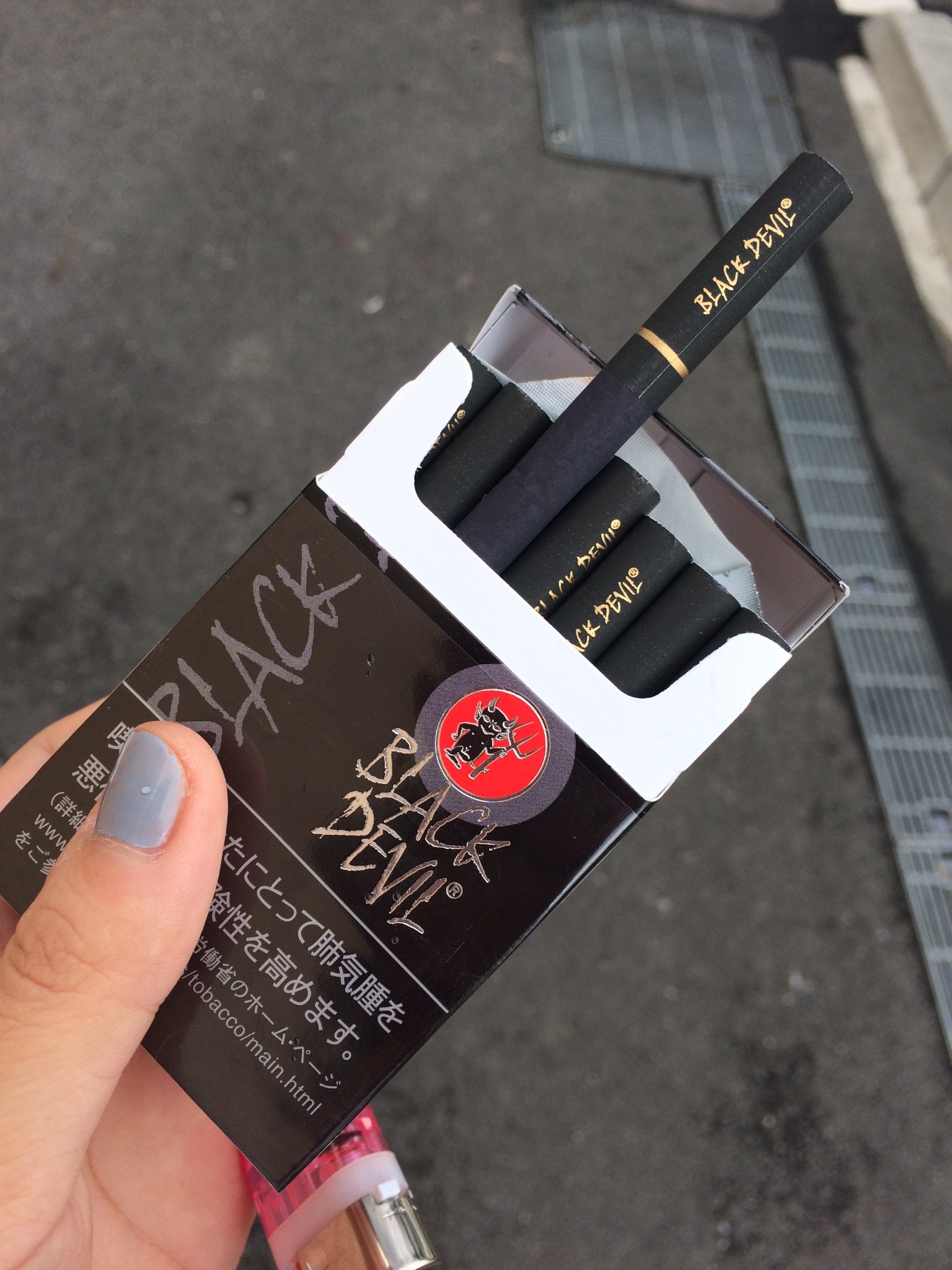 黒いタバコ