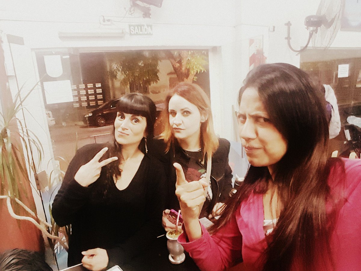 maracelesterios's tweet photo. @angelicapkls ya estamos chiquiitaaa
Te estamos esperando @ChechuVieira @geructa 
Meeteeeeleeeeee
#EsTuDespedida 😉😉😉😉😉 https://t.co/JAYQkICNi8