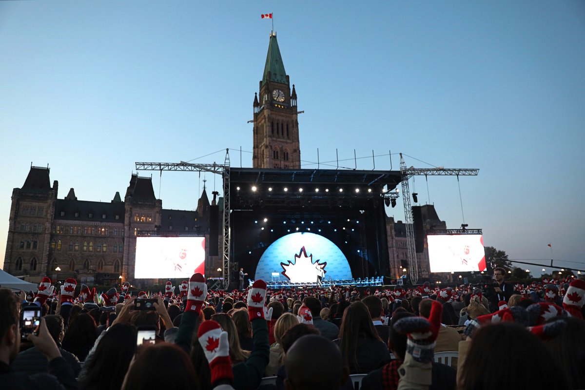 CanadianPM's tweet image. Canada hosts @OneYoungWorld, a summit where young leaders from 196 countries discuss current and future global challenges. #OYW