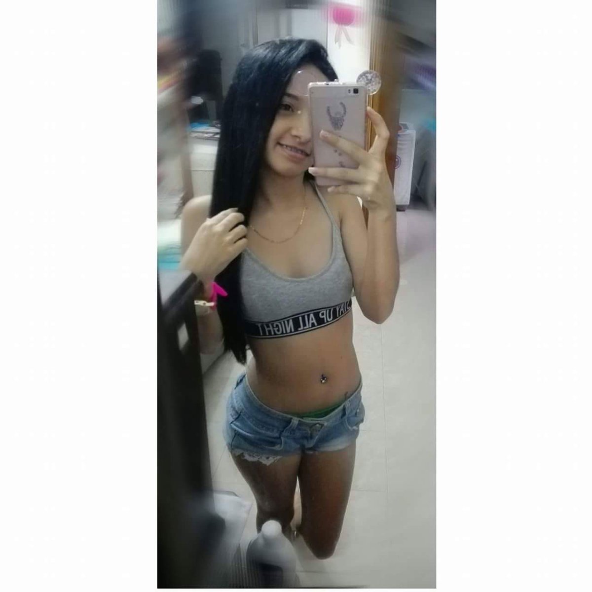 ramstinez's tweet photo. @EzauMarujoz encontré a tu clon femenino:o https://t.co/99KX1StNZ5