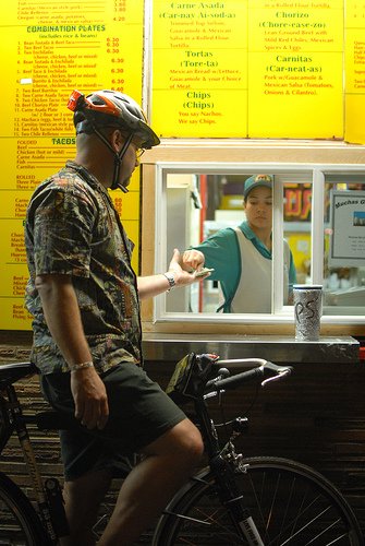 New drive-through proposals come with east Portland ban and bicycle access req.. puls.ly/5u-3Qw #cycling
