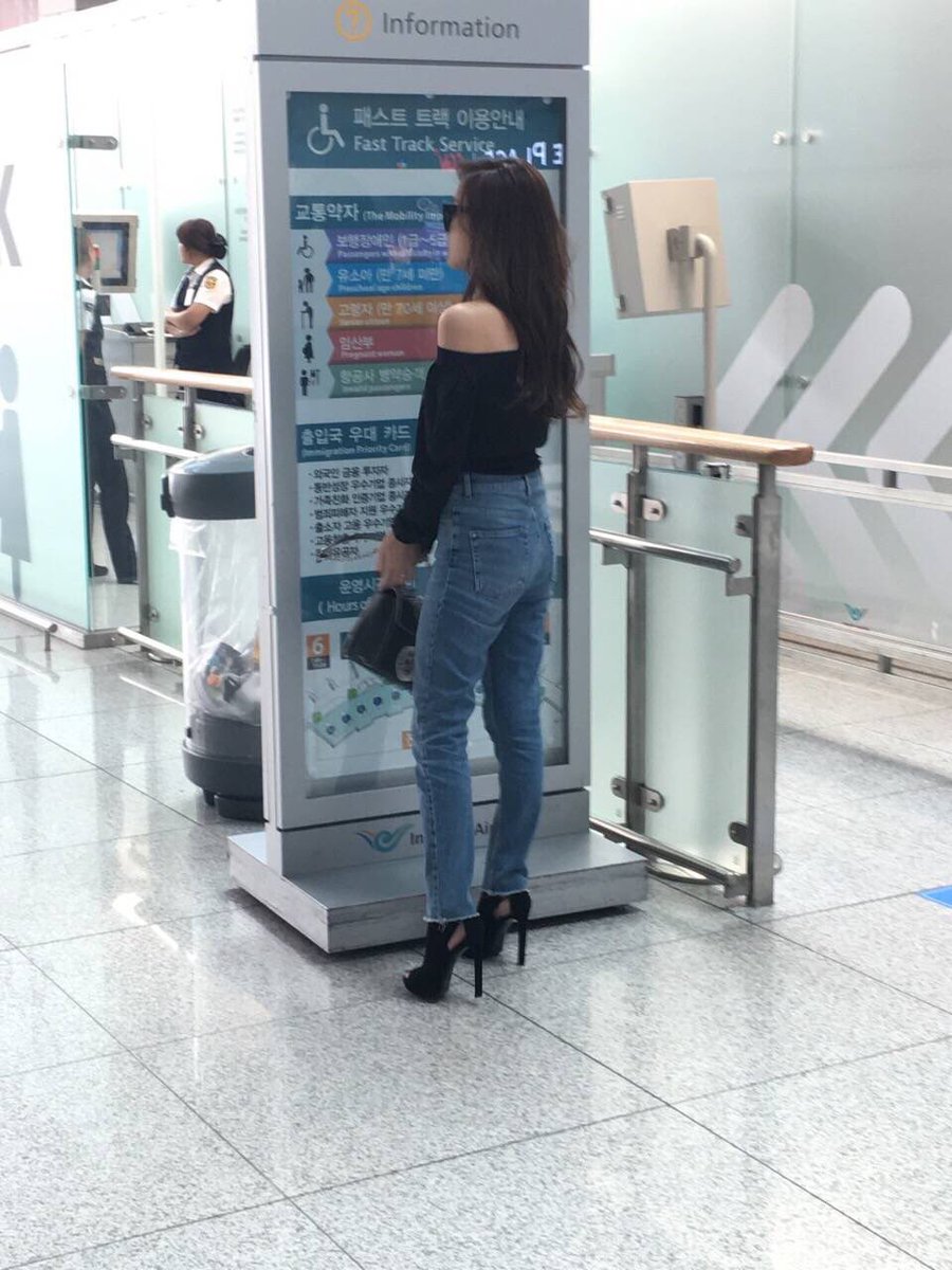 [PIC][29-09-2016]Jessica khởi hành đi Đài Bắc để tham dự sự kiện khai trương chi nhánh mới của thương hiệu "LOUIS VUITTON" vào chiều nay Ctf0QE_VMAA3R_p