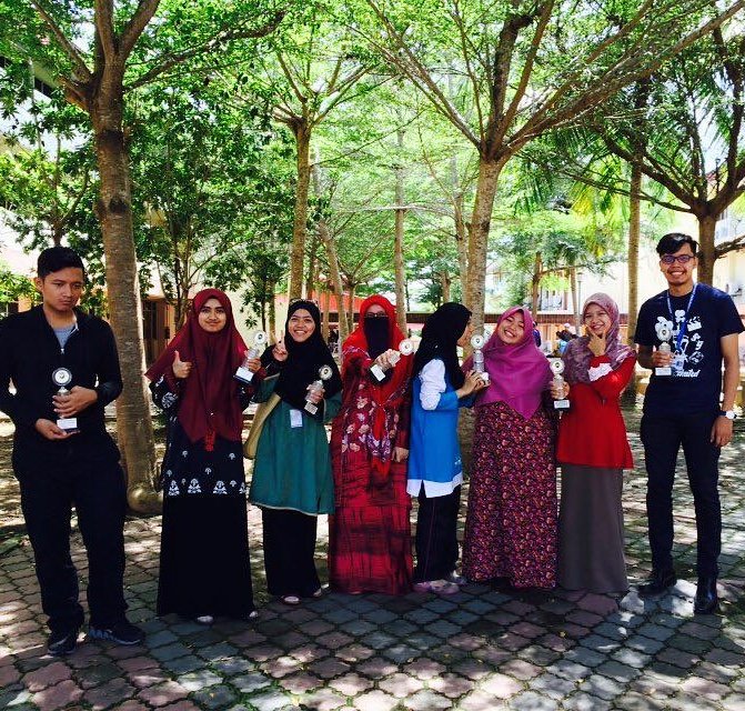 uniszairiss's tweet photo. Congratulations IR's Lensa Baharu & Dandellion Cast on the awards in Anugerah Filem Pendek @temasya16 #IRPower https://t.co/9ueFFzpbh1