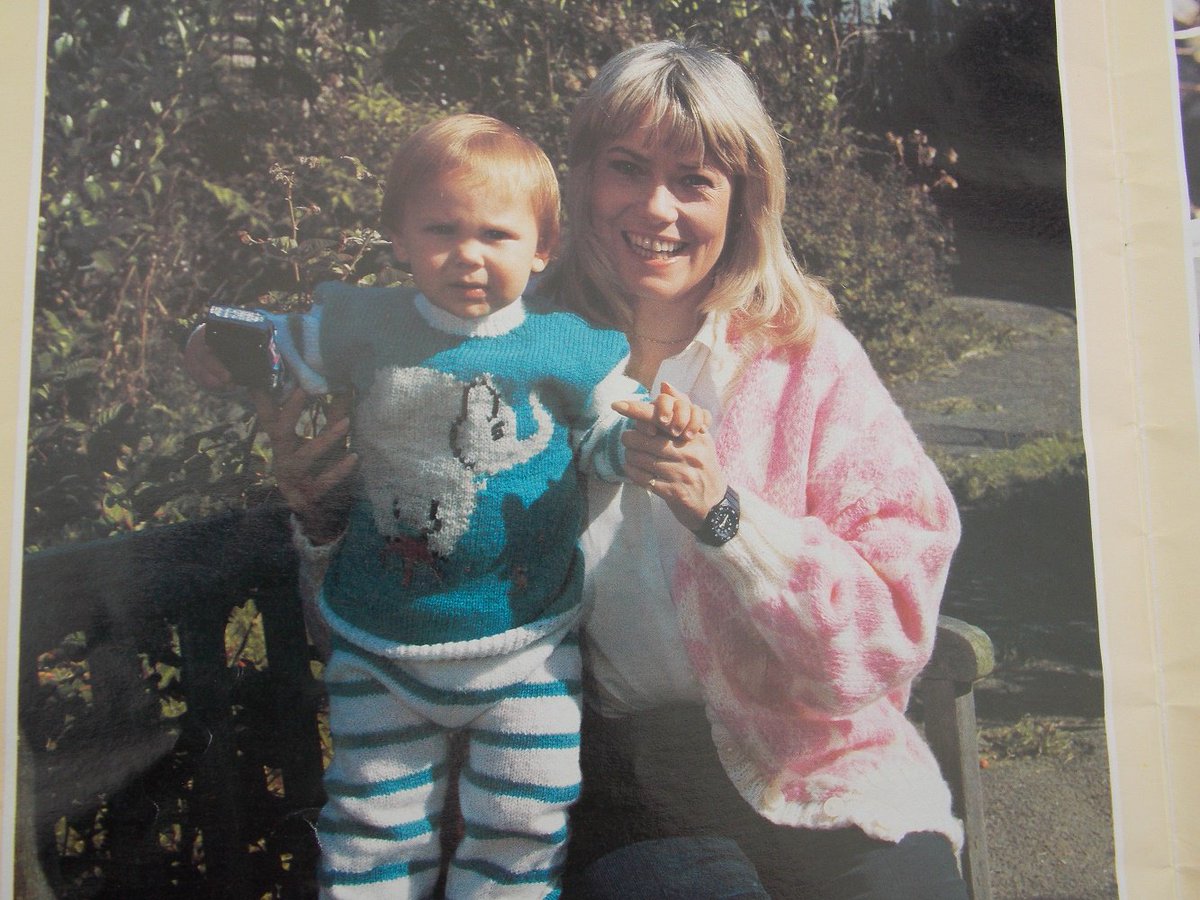 PurpleVVintage's tweet photo. #EastEnders #knittingpattern #patterns #knitting #english #vintage #patternbook https://t.co/8o8joeGFFc #pht16 #knitter #jumperpattern https://t.co/uPXp89qv4e