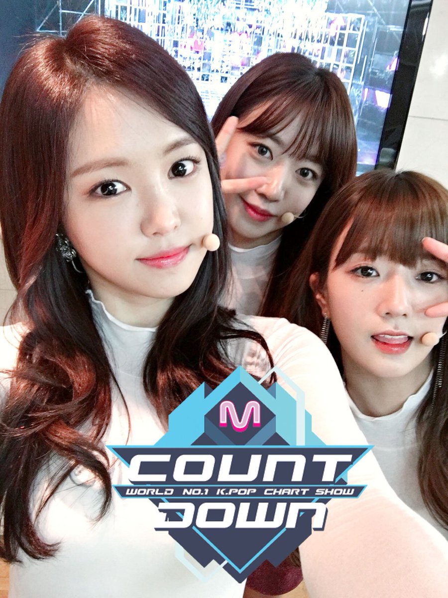 MnetMcountdown's tweet photo. 청순지수 파워 업!!! 1년 2개월 만에 돌아온 #에이핑크 ! 오늘 6시 #엠카운트다운 에서 최초 공개 되는 컴백 무대! 핑크팬더 모두모두 모여랏!! https://t.co/uCKSMtyeWj