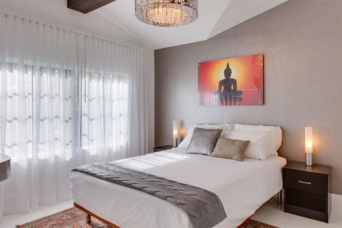 Dizcounted1's tweet photo. #Number1 #budgethotel #Miamibeach #logon Bars B&amp;B South Beach Hotel
https://t.co/IoKFVlc970 https://t.co/Sr2q8IoZTJ