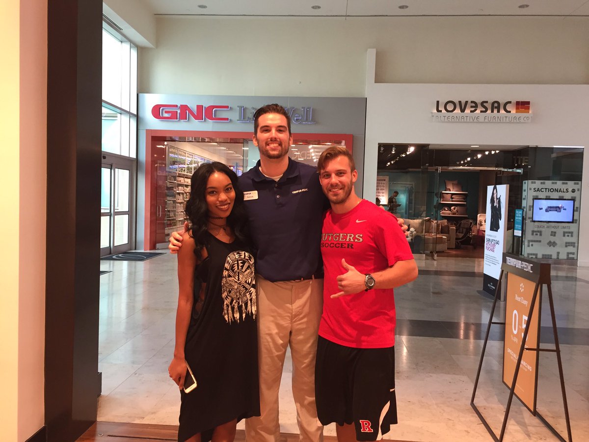 PatrickHoward50's tweet photo. .@PaulieC116 @zakiyaheverette Appreciate the picture, guys! Stop in again anytime! https://t.co/lyKi2QIzLj
