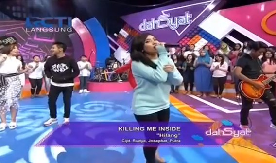 dahSyatMusik's tweet photo. Yuk dengerin dulu lagu Hilang - @KILLINGMEINSIDE . Enjoy! :D #SahabatDahsyat https://t.co/yPoyJAUxQQ