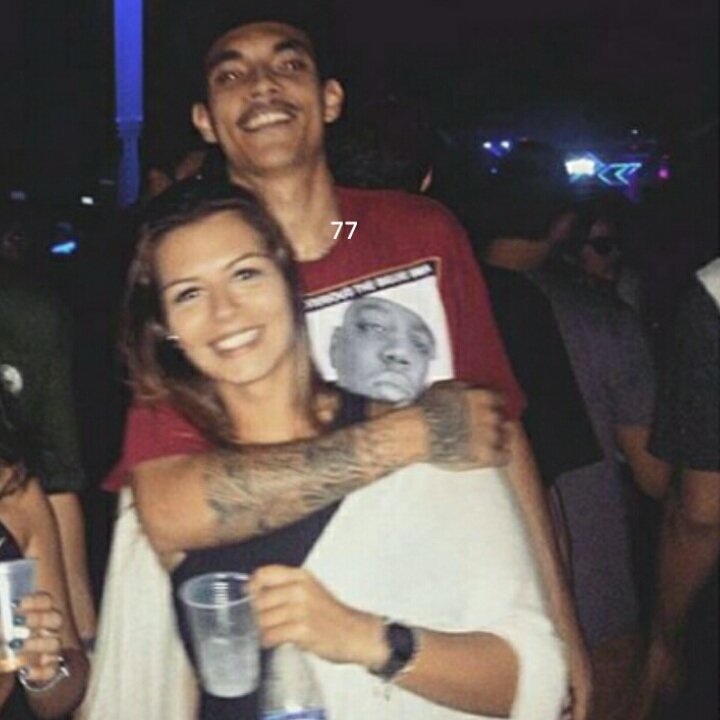 77clov's tweet image. Não vou viver sem te ver sorrir!!